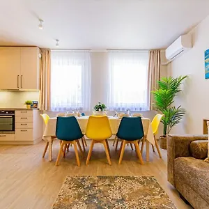  Apartment Roomy 80sqm At Center Free Parking Space, Ac & Balcony, Separate Ac In Four